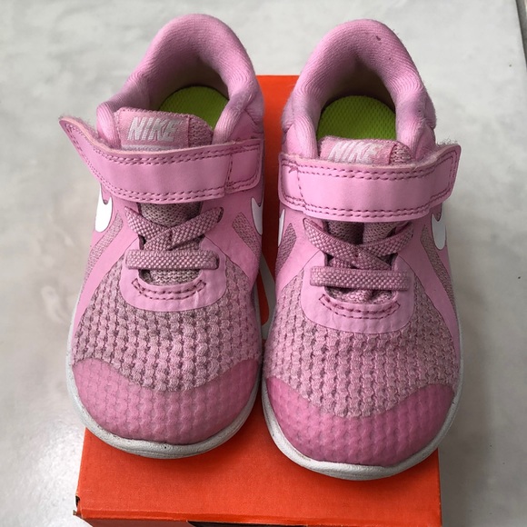 Nike Revolution Kids - Picture 2 of 7